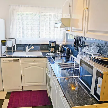 Antha Mis.1 Apartman *